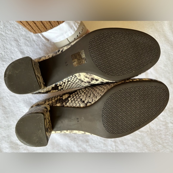 Tory Burch snakeskin embossed Chelsea pump - Picture 2 of 5